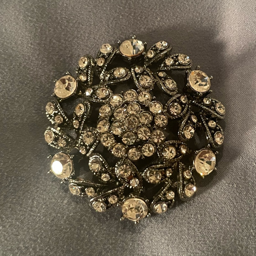 ✨Elegant Silver and Black Brooch